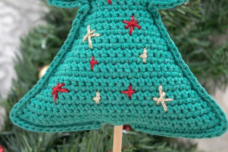 Haakpatroon kerstboom op 'n stokkie
