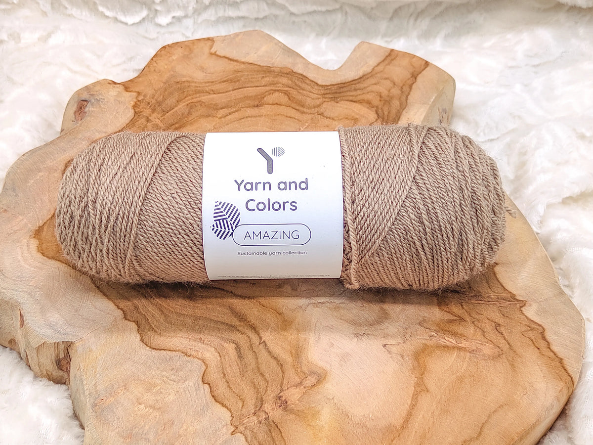 Duurzaam garen: Yarn and Colors Amazing in kleur 006 Taupe