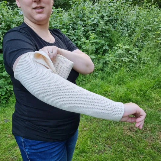 Gehaakt Haakpatroon armwarmers Hennie ontworpen door Cora's Knit Knacks
