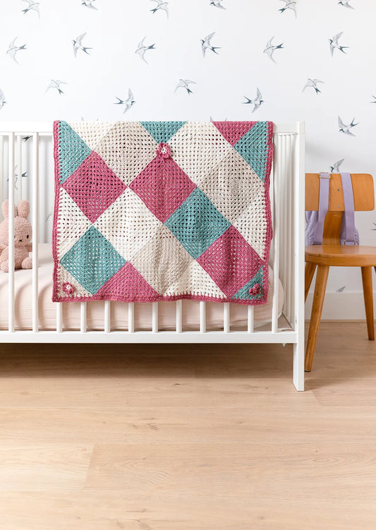 Gehaakt Haakpatroon granny flower babydeken ontworpen door Creastudio Juf Wolle