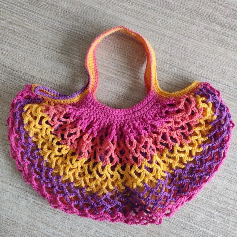 Gehaakt Haakpatroon tas Lina ontworpen door Cora's Knit Knacks, gehaakt in kleurverloop garen door tester Dorien