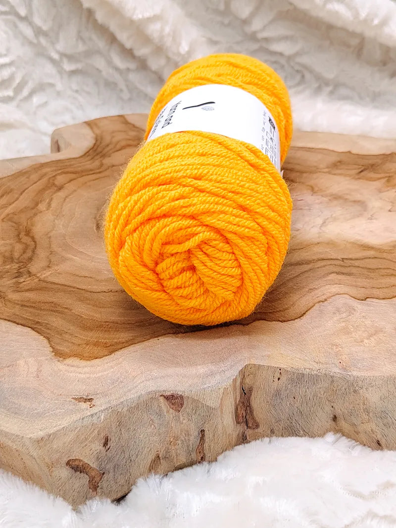 Duurzaam garen: Yarn and Colors Chunky Amazing in kleur 015 Mosterd geel
