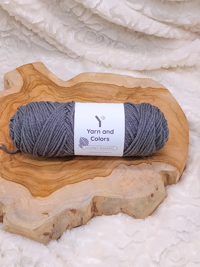 Duurzaam garen: Yarn and Colors Chunky Amazing in kleur 098 Donker grijs