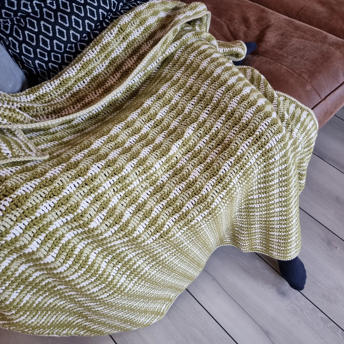 Gehaakt Haakpatroon deken Dee ontworpen door Cora's Knit Knacks, gehaakt in groentinten