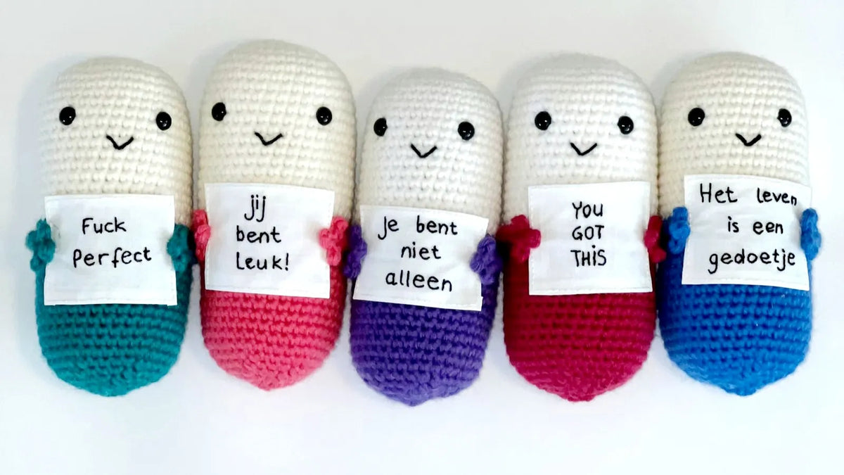 Gehaakt Haakpatroon Emotional Support Pill ontworpen door Diana Made It