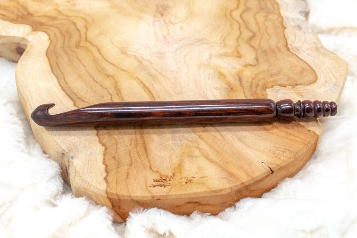 Rosewood 20 mm haaknaald, Houten haaknaald van Furls