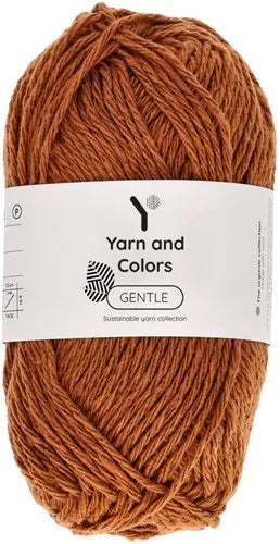 Duurzaam garen: Yarn and Colors Gentle in kleur 026 Saté bruin
