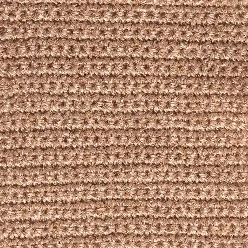 Lapje vasten gehaakt met Yarn and Colors Glamour in rosegoud kleur