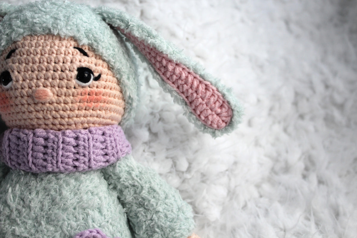 Gehaakt Haakpatroon Honeybun popje ontworpen door LarissDesigns