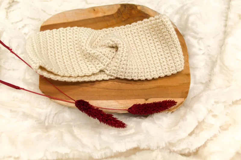 Gehaakt Haakpatroon hoofdband Clara ontworpen door Cora's Knit Knacks
