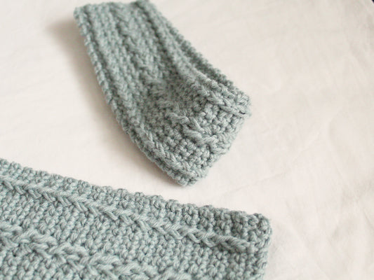 Gehaakt Haakpatroon kinderhoofdband Musje ontworpen door Cora's Knit Knacks