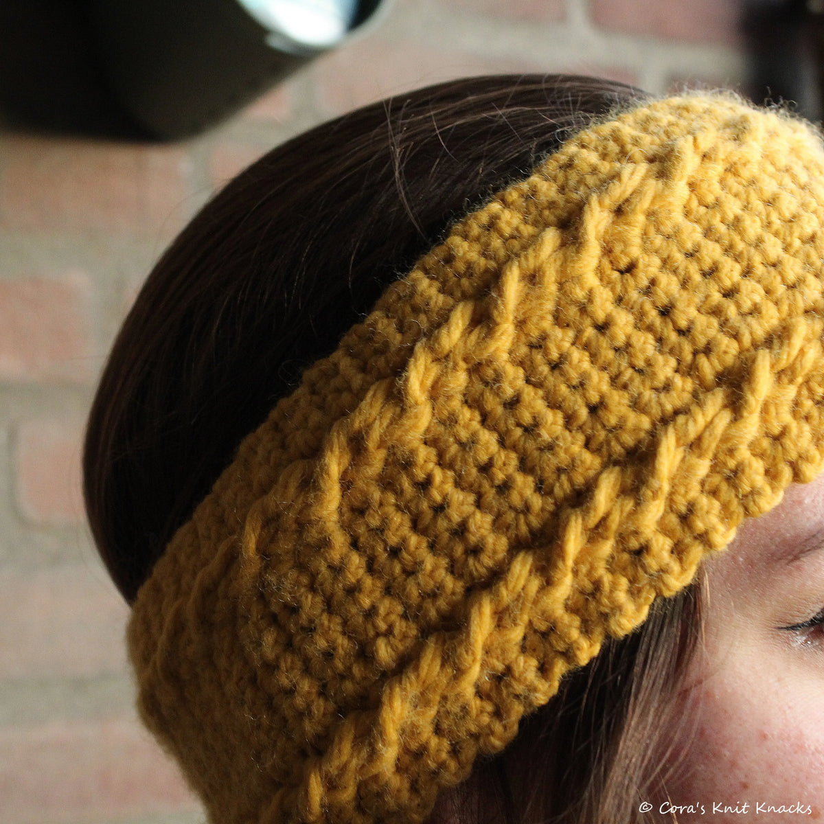 Gehaakt Haakpatroon hoofdband Merel in geel ontworpen door Cora's Knit Knacks