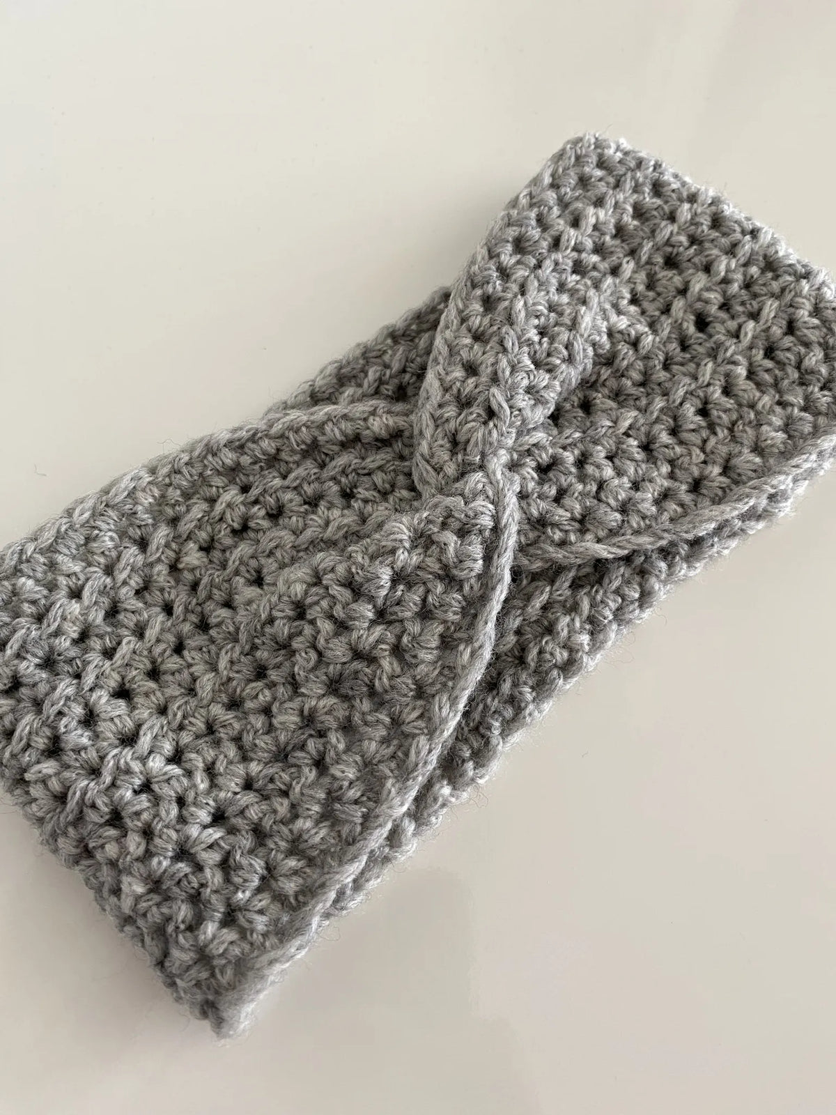 Gehaakt Haakpatroon hoofdband Twist ontworpen door Crafting Dutchie