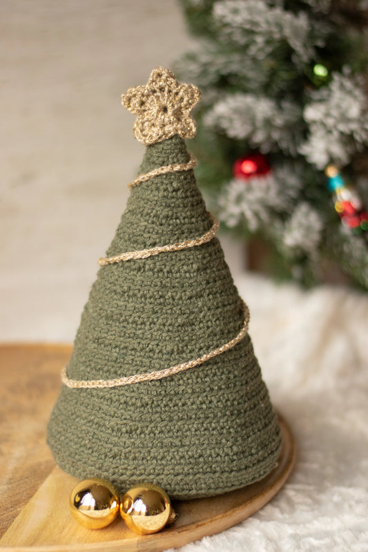 Gehaakt Haakpatroon kerstboom ontworpen door Cora's Knit Knacks