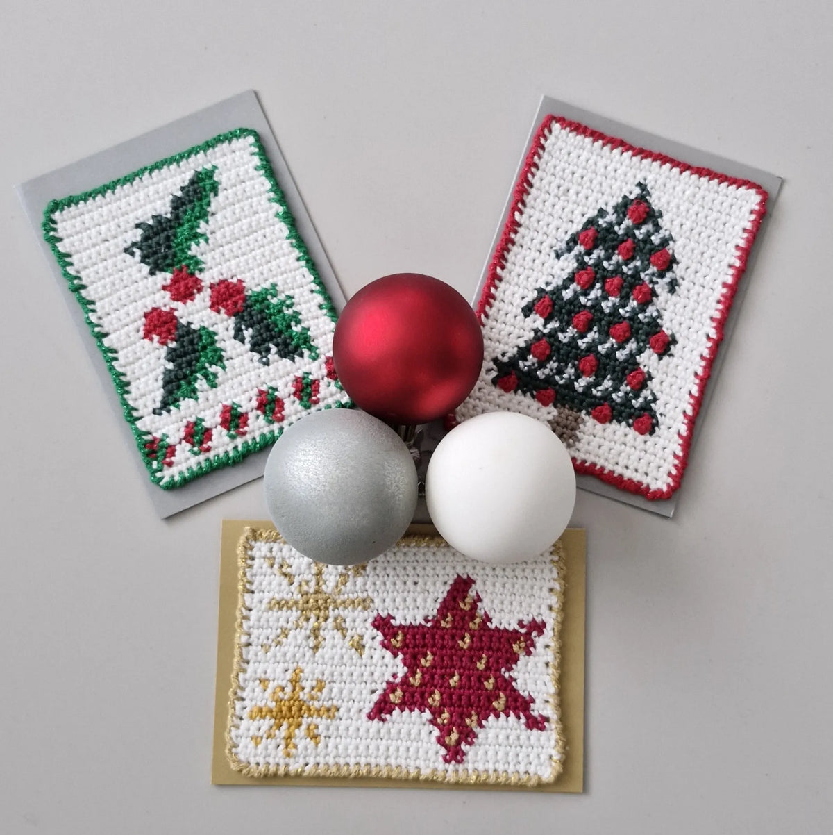 Gehaakt Haakpatroon intarsia kerstkaarten ontworpen door Marjahaakt