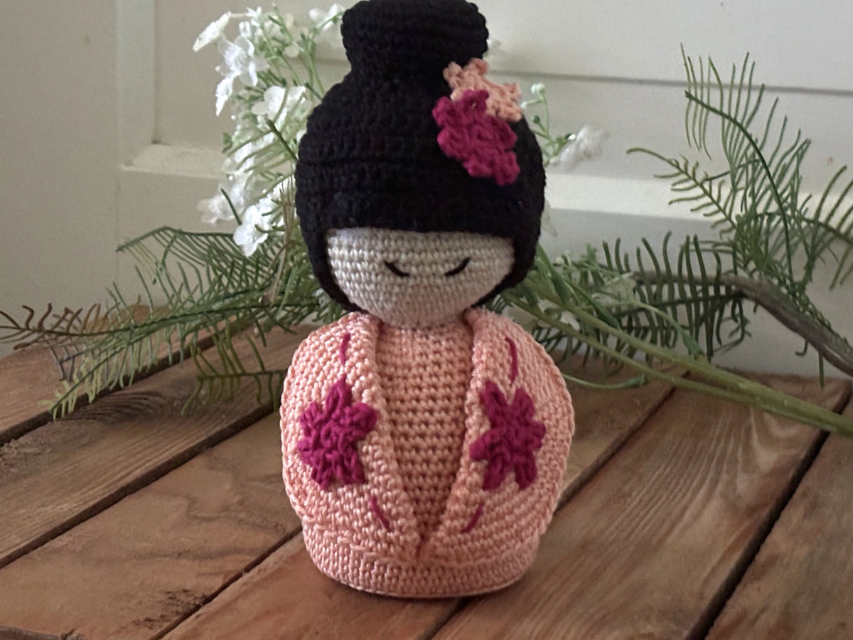 Gehaakt Haakpatroon Kokeshi doll ontworpen door KaDouz