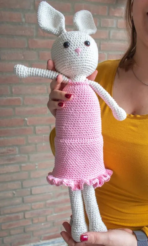 Gehaakt Haakpatroon konijn Kiki ontworpen door Cora's Knit Knacks