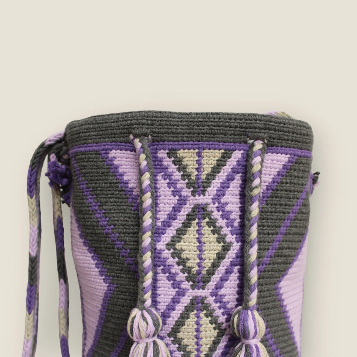 Gehaakt Haakpatroon mochila tas Lilac Dance ontworpen door LarissDesigns