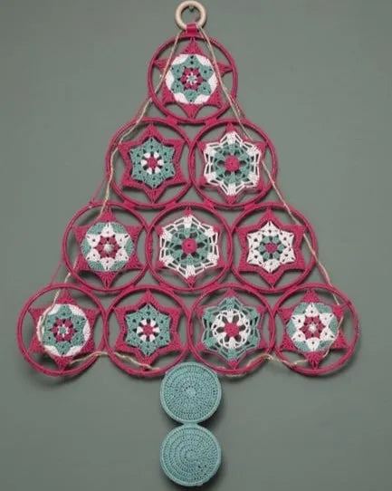 Gehaakt Haakpatroon kerstboom mandala ontworpen door Creastudio Juf Wolle