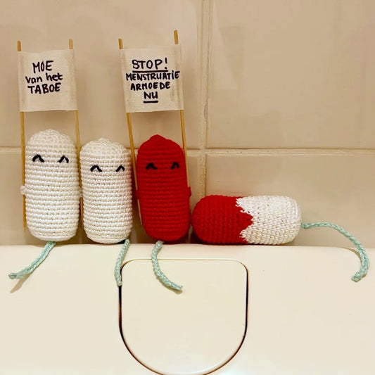 Gehaakt Haakpatroon tampon tegen menstruatiearmoede ontworpen door Diana Made It