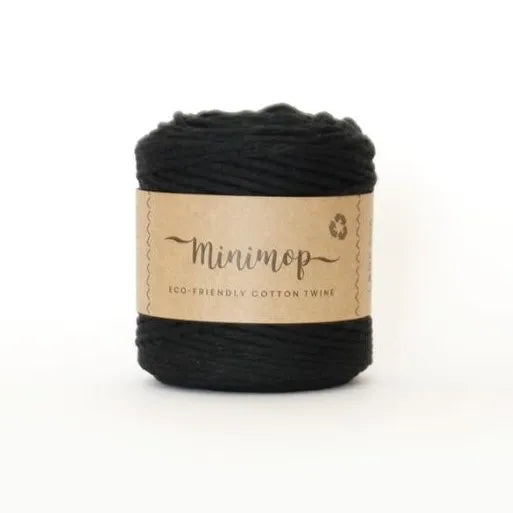 Duurzaam garen: Lankava Minimop 150 gram in kleur 70 Zwart