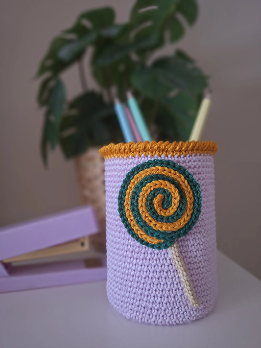 Gehaakt Haakpatroon pennenhouder Lolly ontworpen door Stephs Ste(e)kje