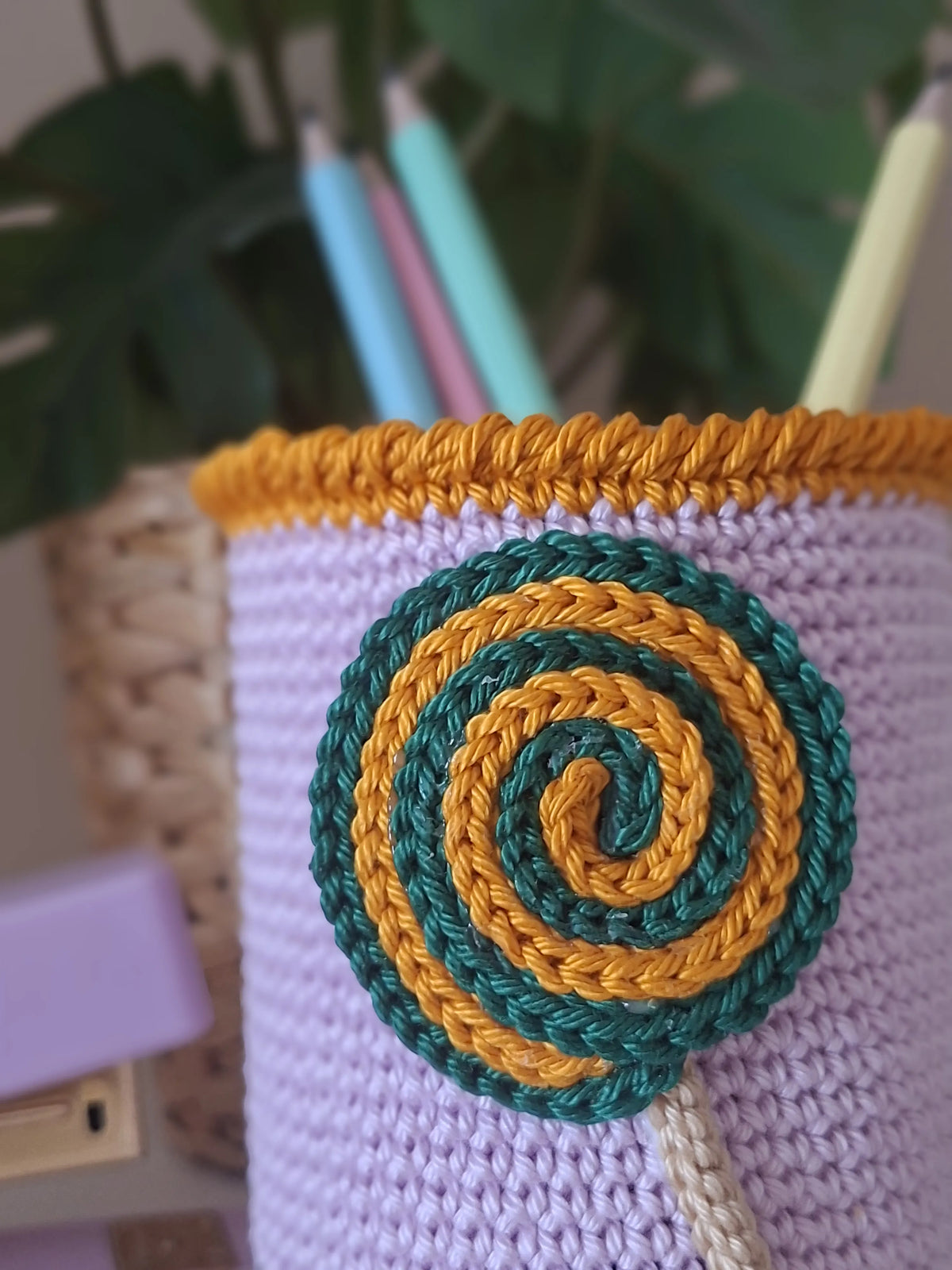 Gehaakt Haakpatroon pennenhouder Lolly ontworpen door Stephs Ste(e)kje