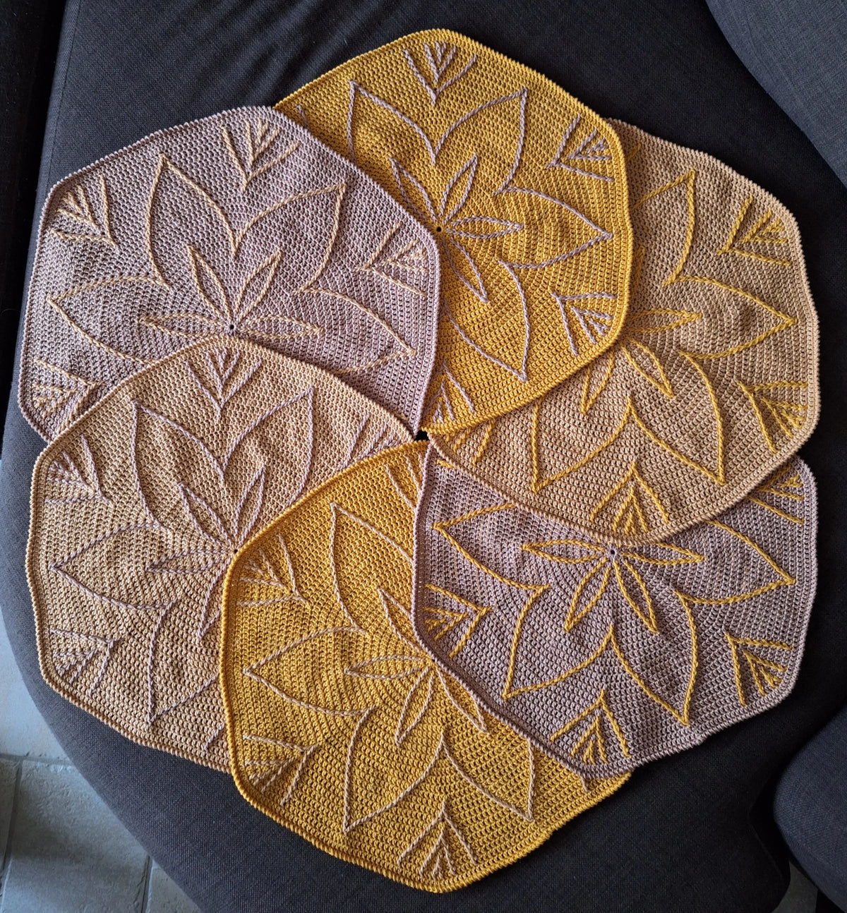Gehaakt Haakpatroon placemats met bloem ontworpen door Haaksels en breisels