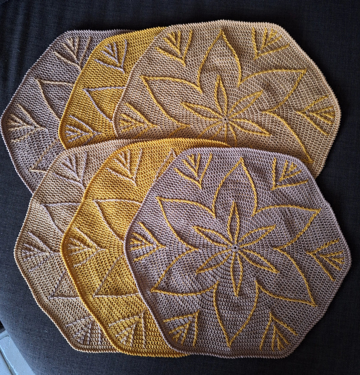 Gehaakt Haakpatroon placemats met bloem ontworpen door Haaksels en breisels