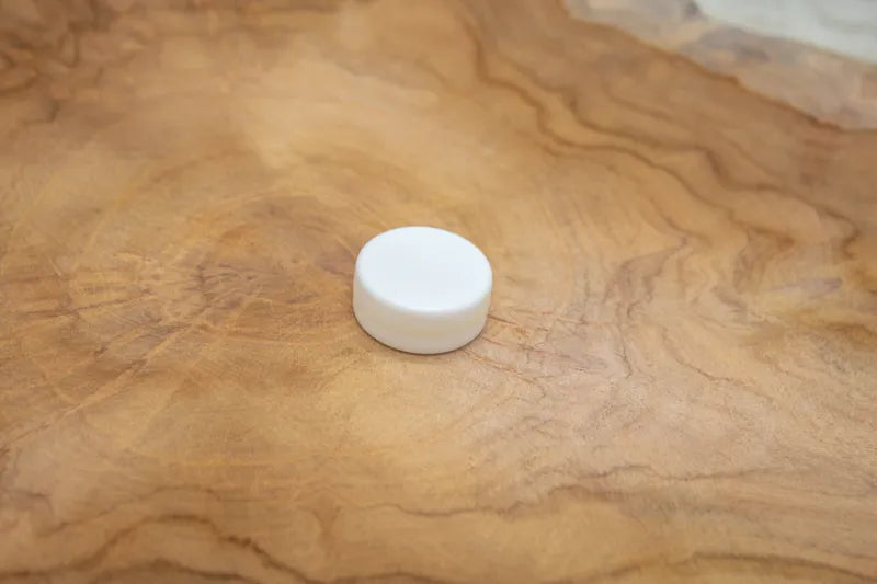 Platte rammelaar om gehaakte knuffel in een rammelaar te veranderen