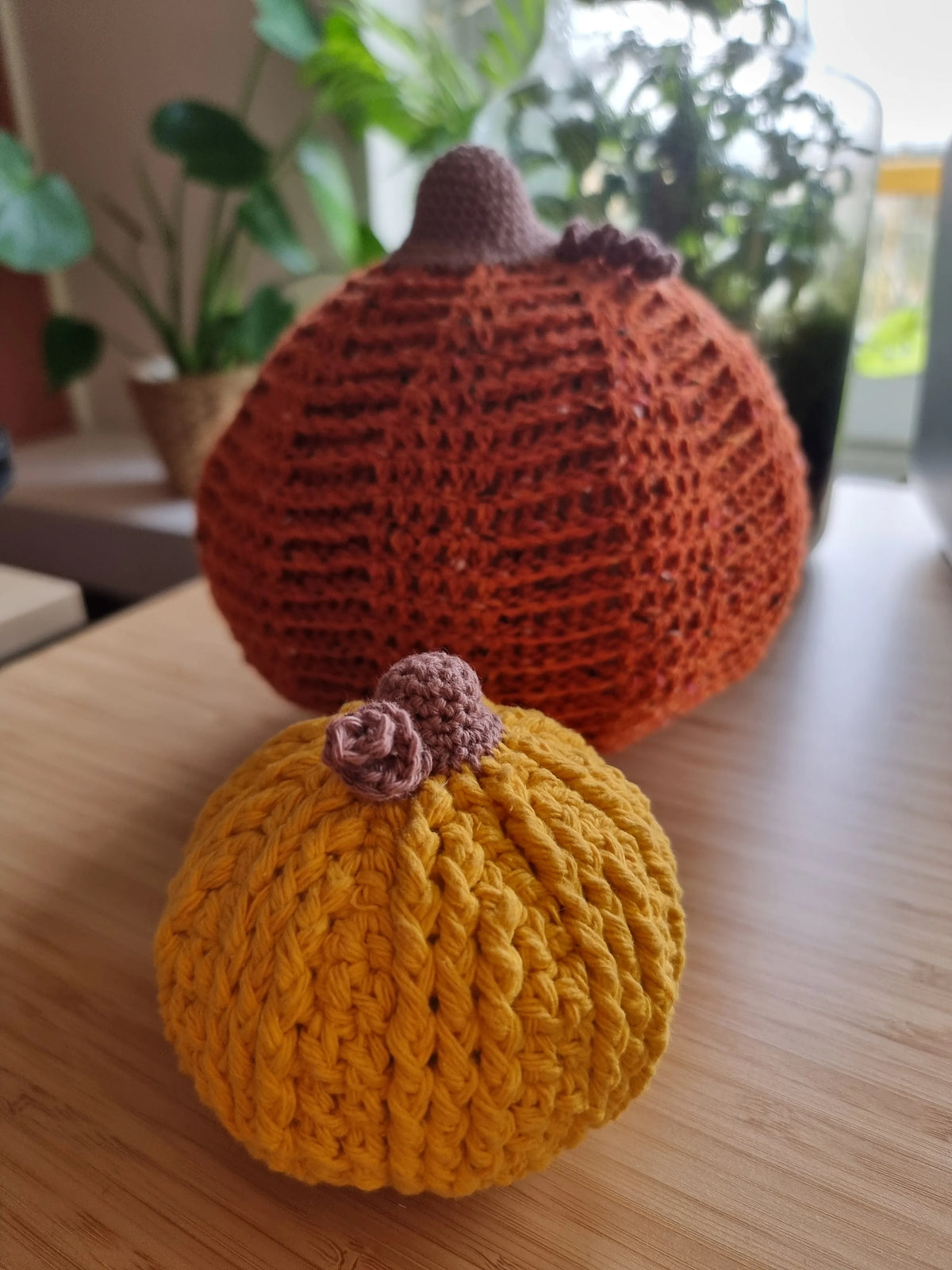 Gehaakt Haakpatroon pompoenen Terra en Cotta ontworpen door Cora's Knit Knacks