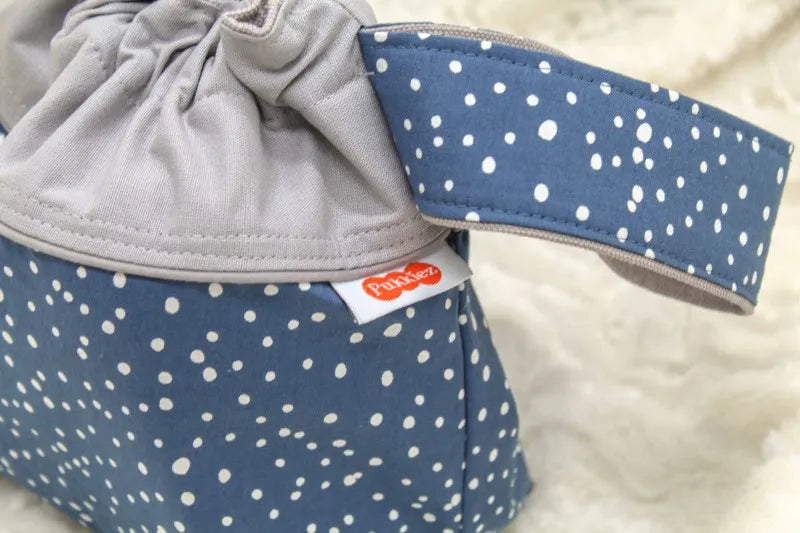 Close up van het handvat van de kleine projecttas gemaakt door Pukkiez