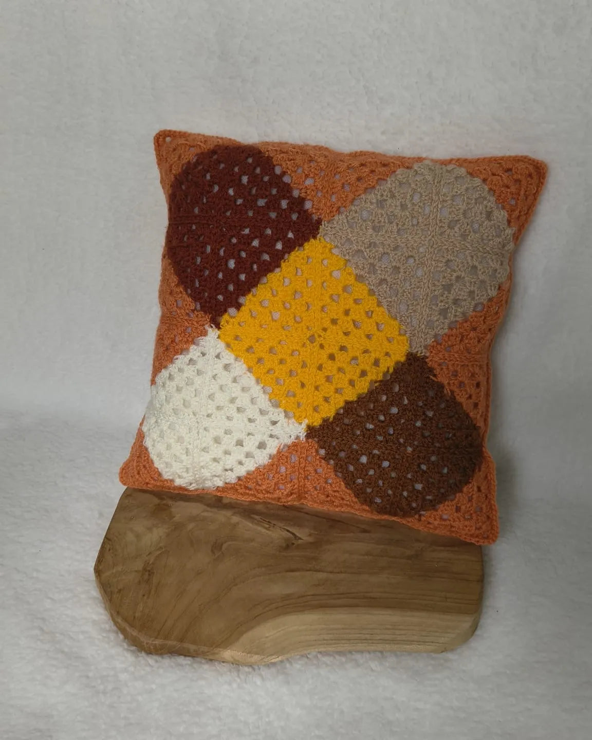 Gehaakt Haakpatroon Retro granny herfstkussen ontworpen door World of Womencraft