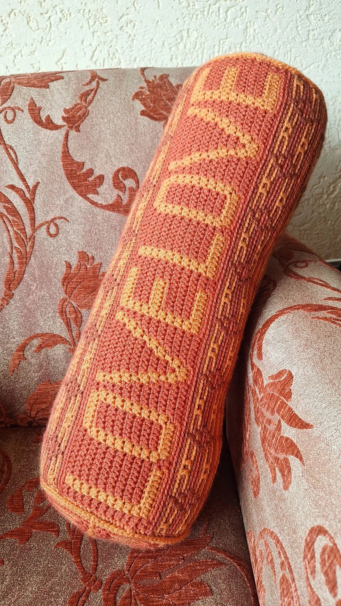 Gehaakt Haakpatroon rolkussen Love ontworpen door Haaksels en breisels