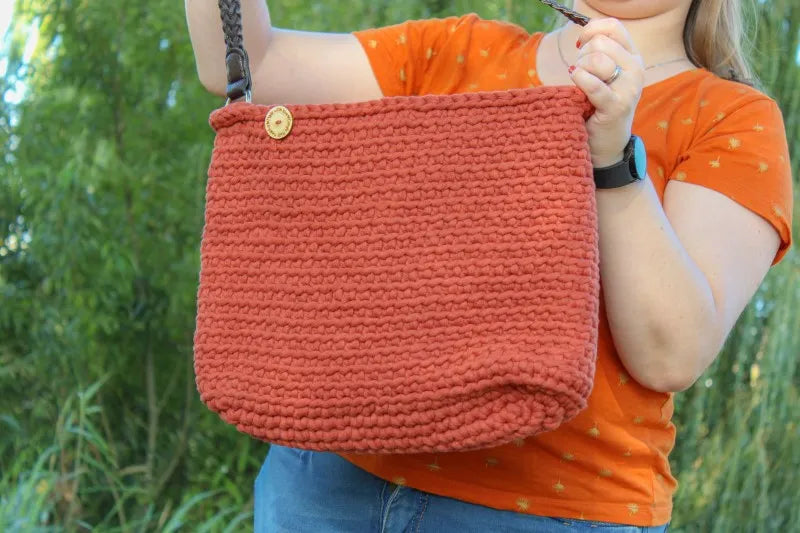 Gehaakt Haakpatroon schoudertas Honey ontworpen door Cora's Knit Knacks
