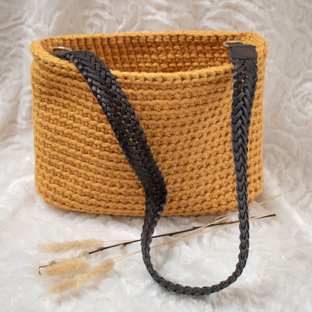 Gehaakt Haakpatroon schoudertas Honey ontworpen door Cora's Knit Knacks