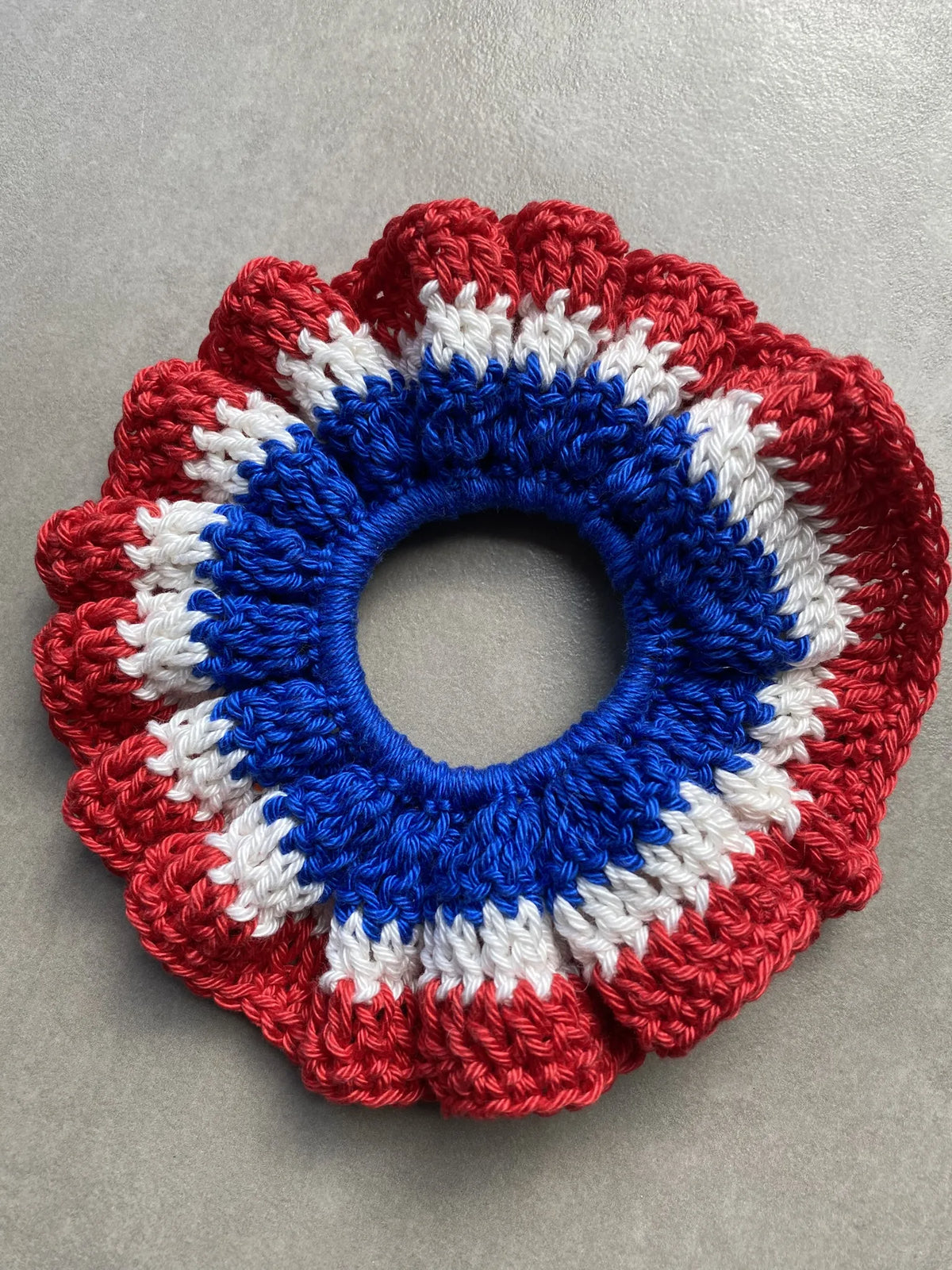 Gehaakt Koningsdag scrunchies bundel ontworpen door Crafting Dutchie