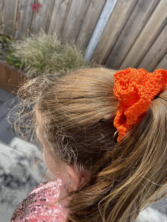 Gehaakt Haakpatroon scrunchie Oranje Boven ontworpen door Crafting Dutchie
