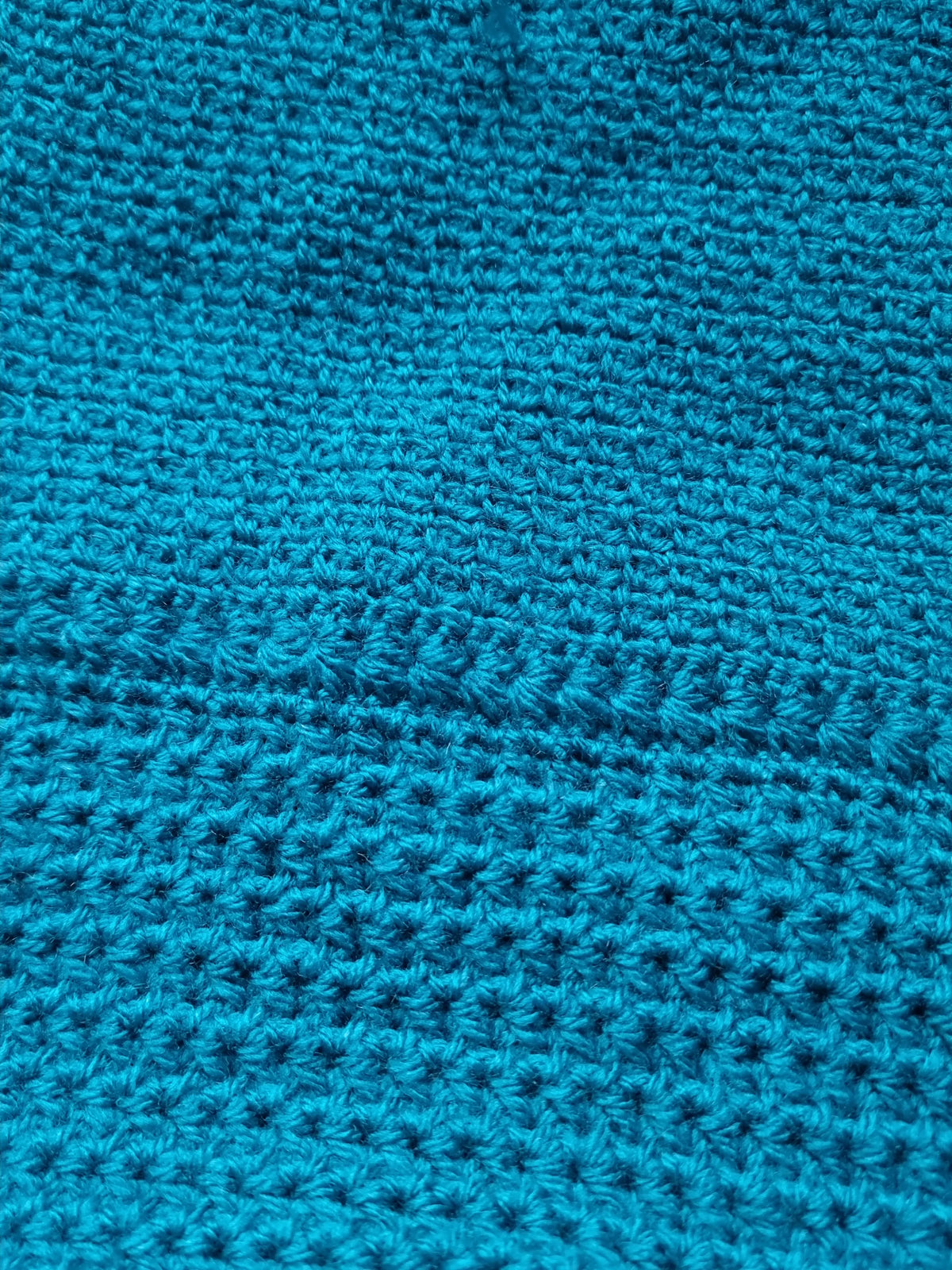 Close up van het gehaakte Haakpatroon sjaal Sophie ontworpen door Cora's Knit Knacks