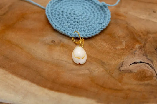 Handgemaakte Steekmarkeerder schelpje, handgemaakt door Cora's Knit Knacks