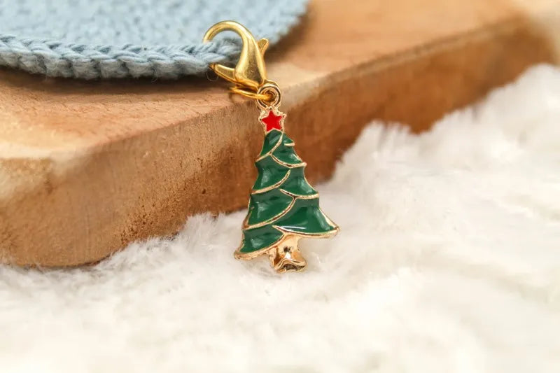 Handgemaakte Steekmarkeerder traditionele kerstboom, handgemaakt door Studio Kellebel