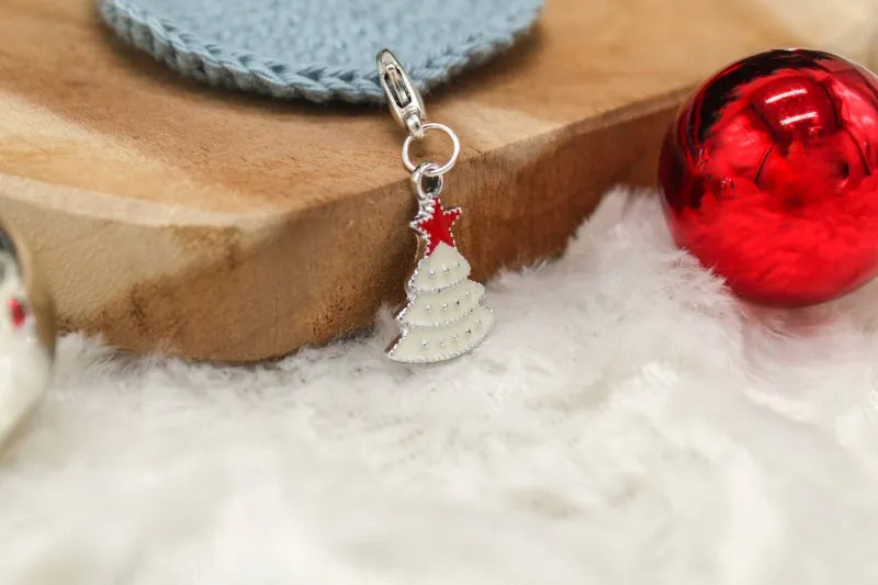 Handgemaakte Steekmarkeerder moderne kerstboom, handgemaakt door Studio Kellebel