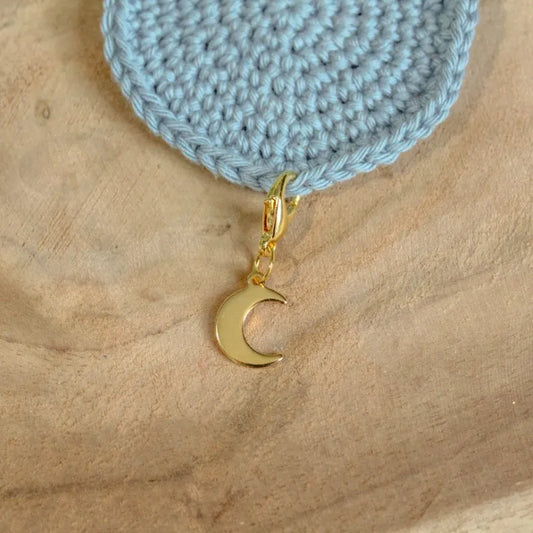 Handgemaakte Steekmarkeerder maan, handgemaakt door Cora's Knit Knacks