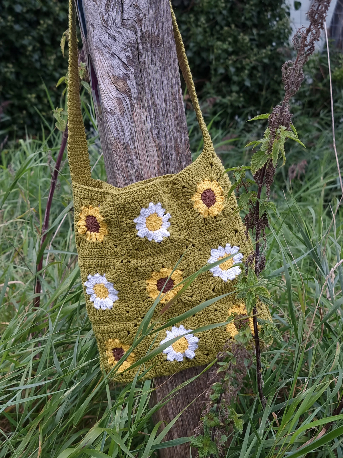 Gehaakt Haakpatroon tas Flora ontworpen door Cora's Knit Knacks