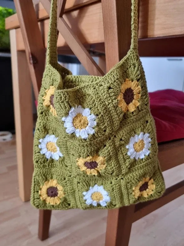 Gehaakt Haakpatroon tas Flora ontworpen door Cora's Knit Knacks