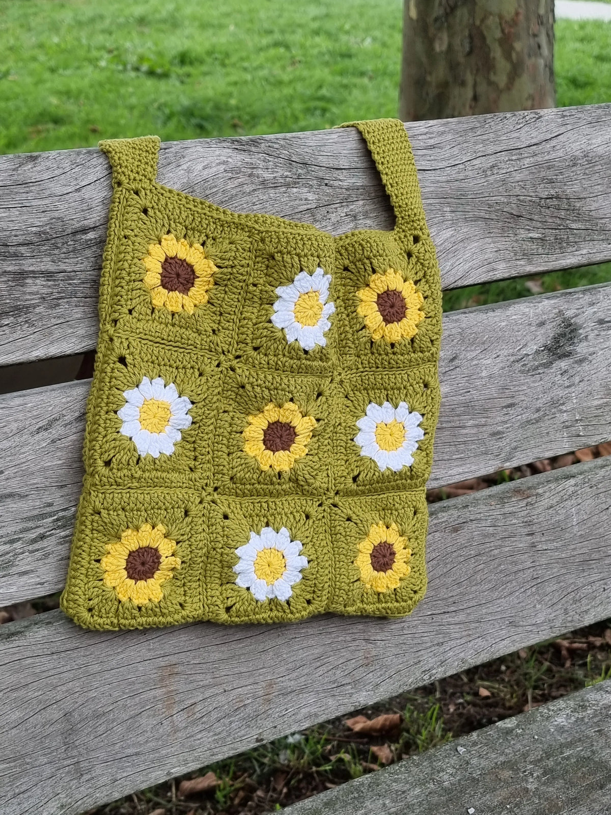 Gehaakt Haakpatroon tas Flora ontworpen door Cora's Knit Knacks