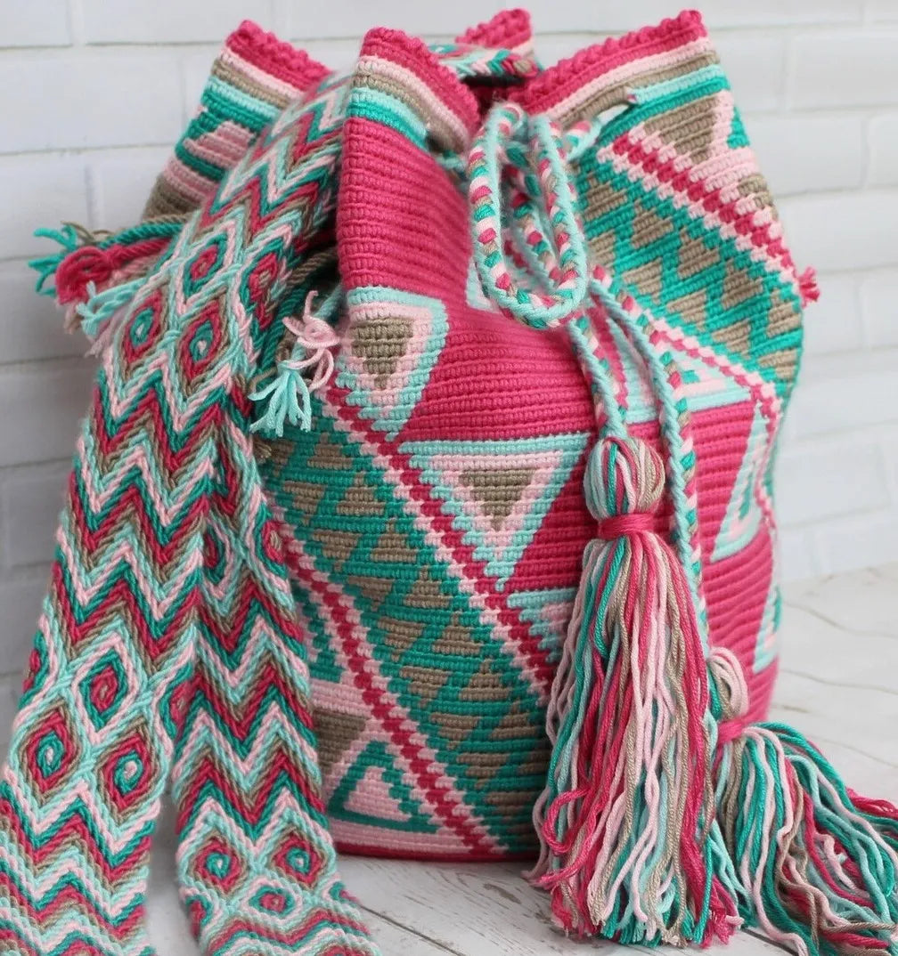 Gehaakt Haakpatroon mochila Triangle Contest ontworpen door LarissDesigns