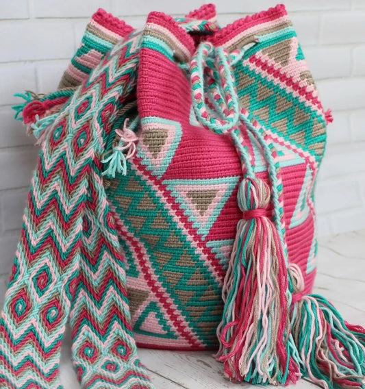 Gehaakt Haakpatroon mochila Triangle Contest ontworpen door LarissDesigns