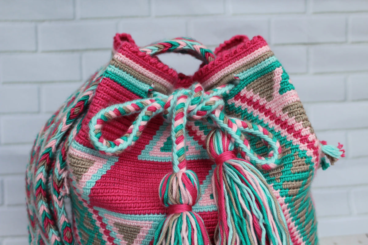 Gehaakt Haakpatroon mochila Triangle Contest ontworpen door LarissDesigns