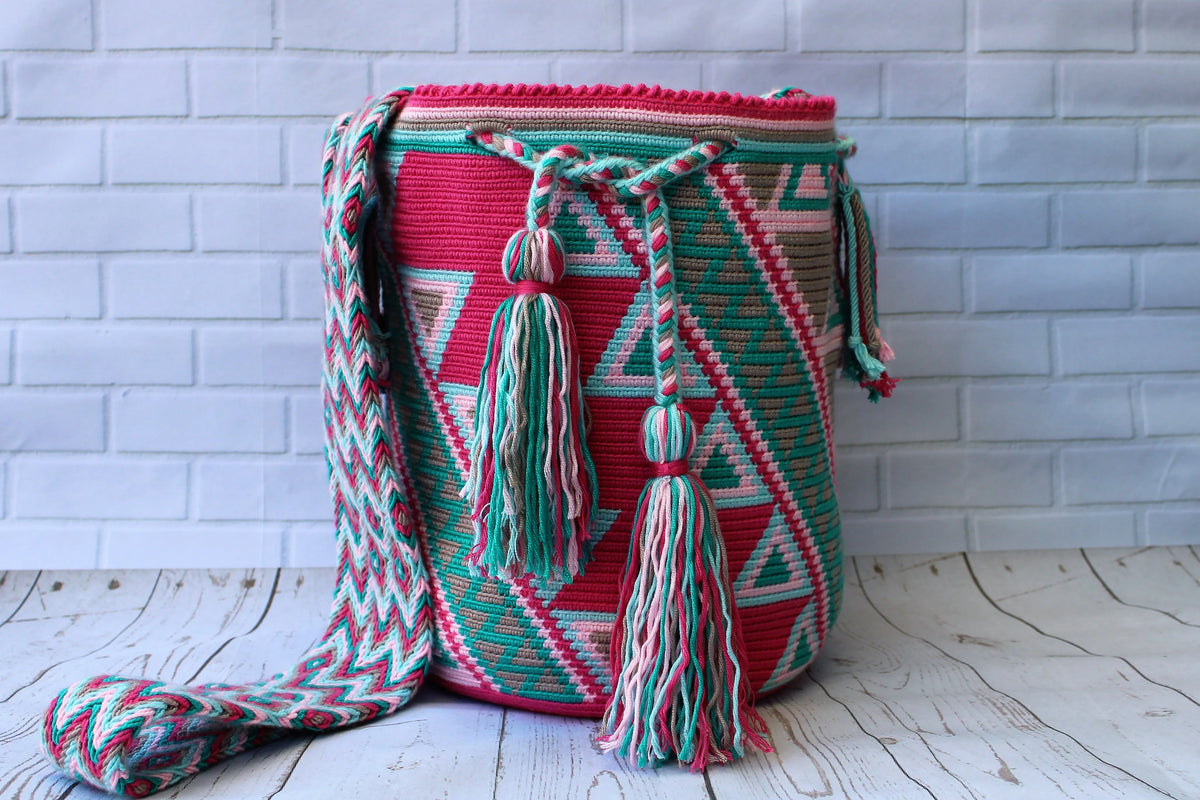 Gehaakt Haakpatroon mochila Triangle Contest ontworpen door LarissDesigns